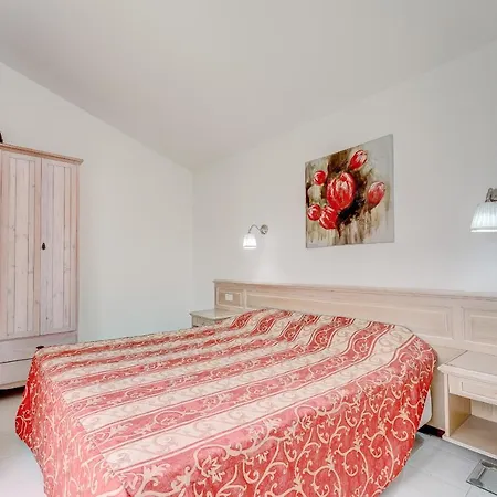 With Garden In Island Village Appartement